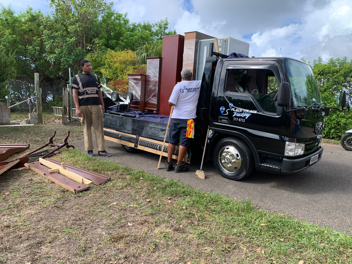 3 Persons 1 Truck Per hour